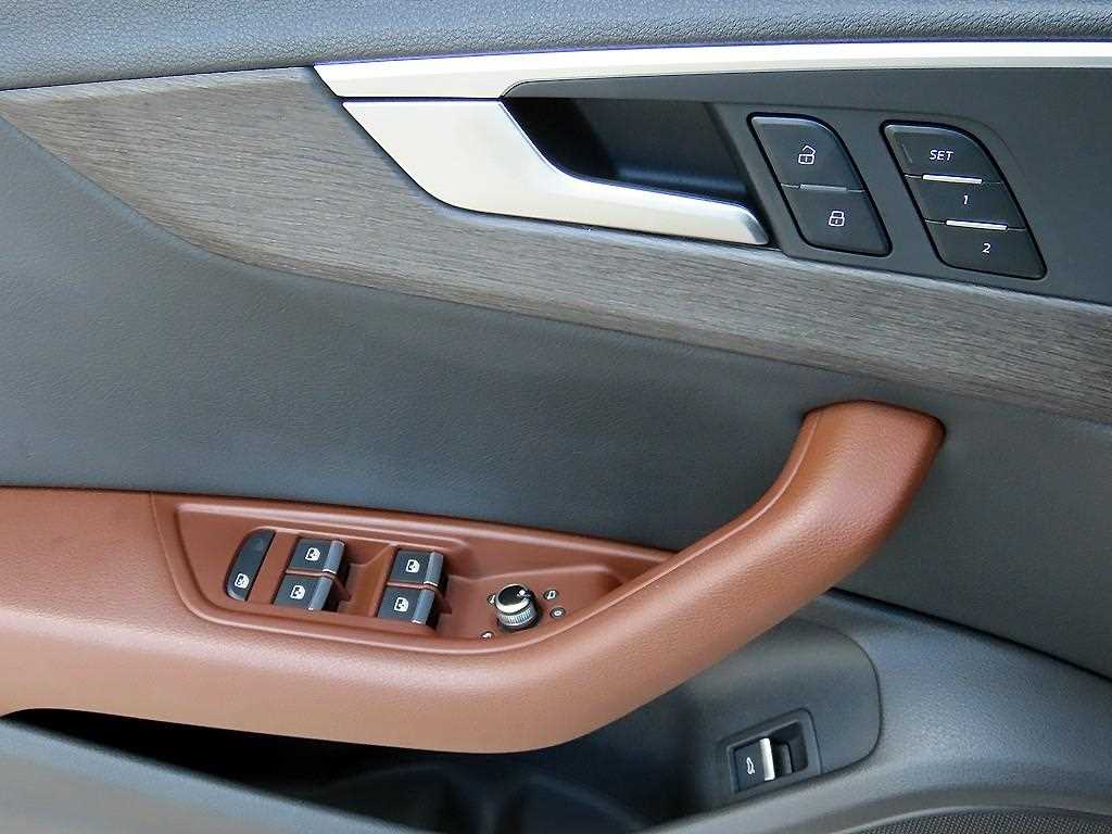 Audi A4 — photo 12