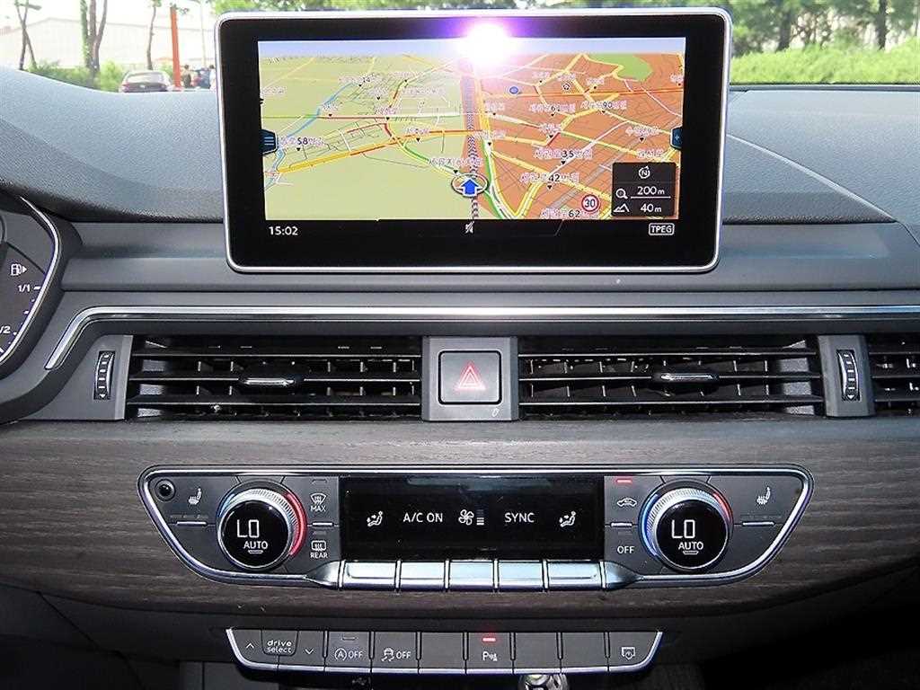 Audi A4 — photo 15