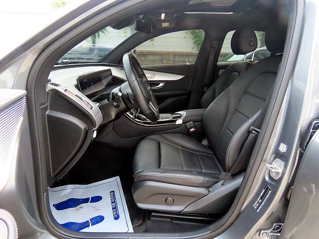Mercedes-Benz EQC — photo 05