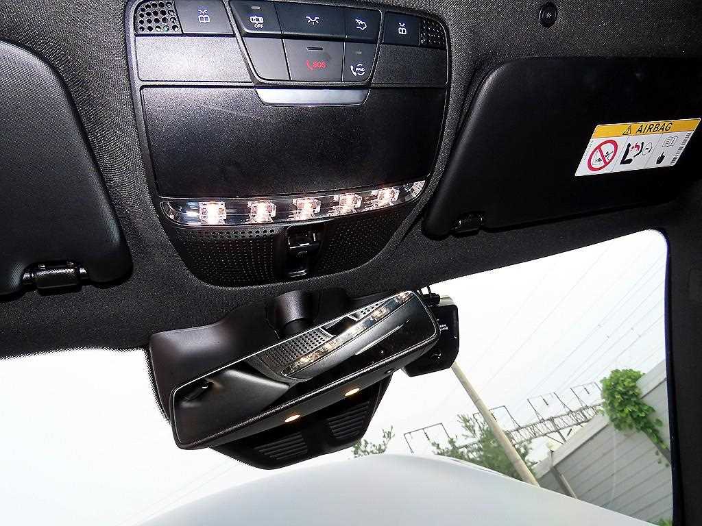 Mercedes-Benz EQC — photo 15