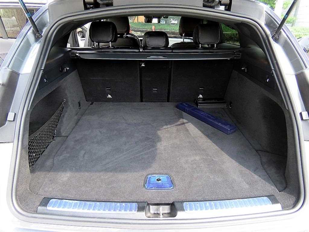 Mercedes-Benz EQC — photo 17