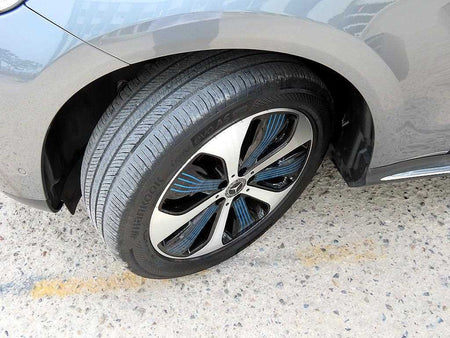 Mercedes-Benz EQC — photo 20