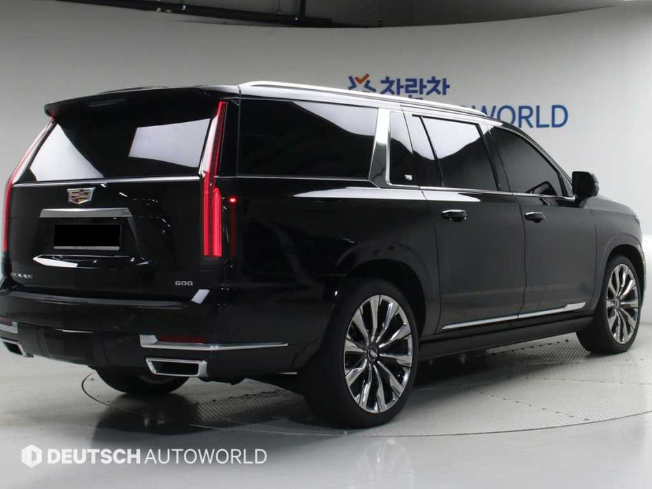 Cadillac Escalade — photo 02