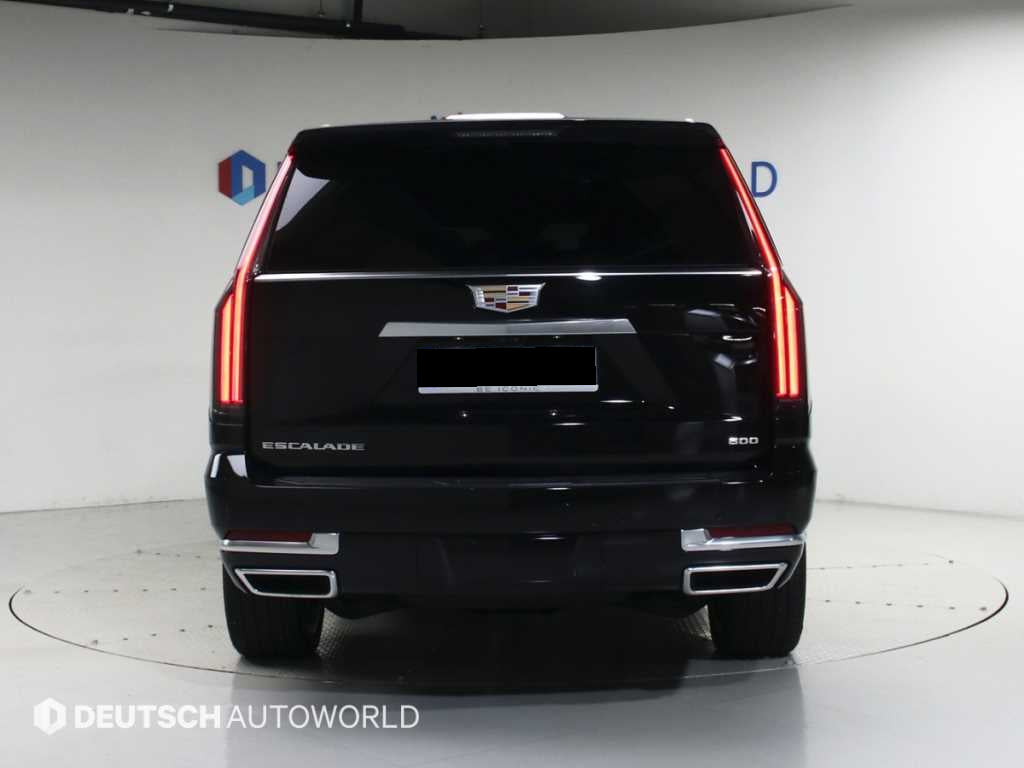Cadillac Escalade — photo 04