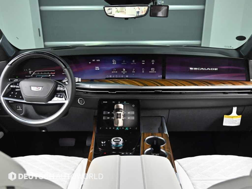 Cadillac Escalade — photo 07
