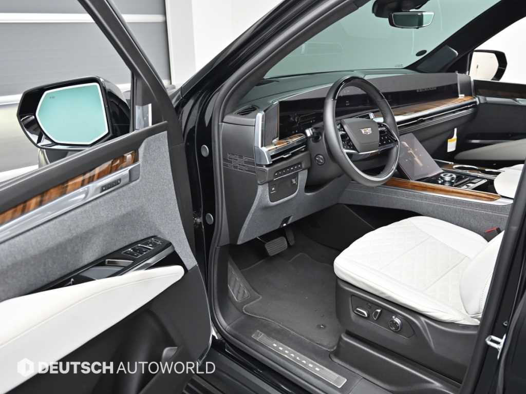 Cadillac Escalade — photo 11