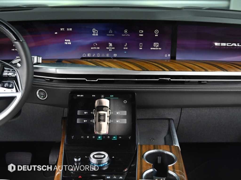 Cadillac Escalade — photo 14