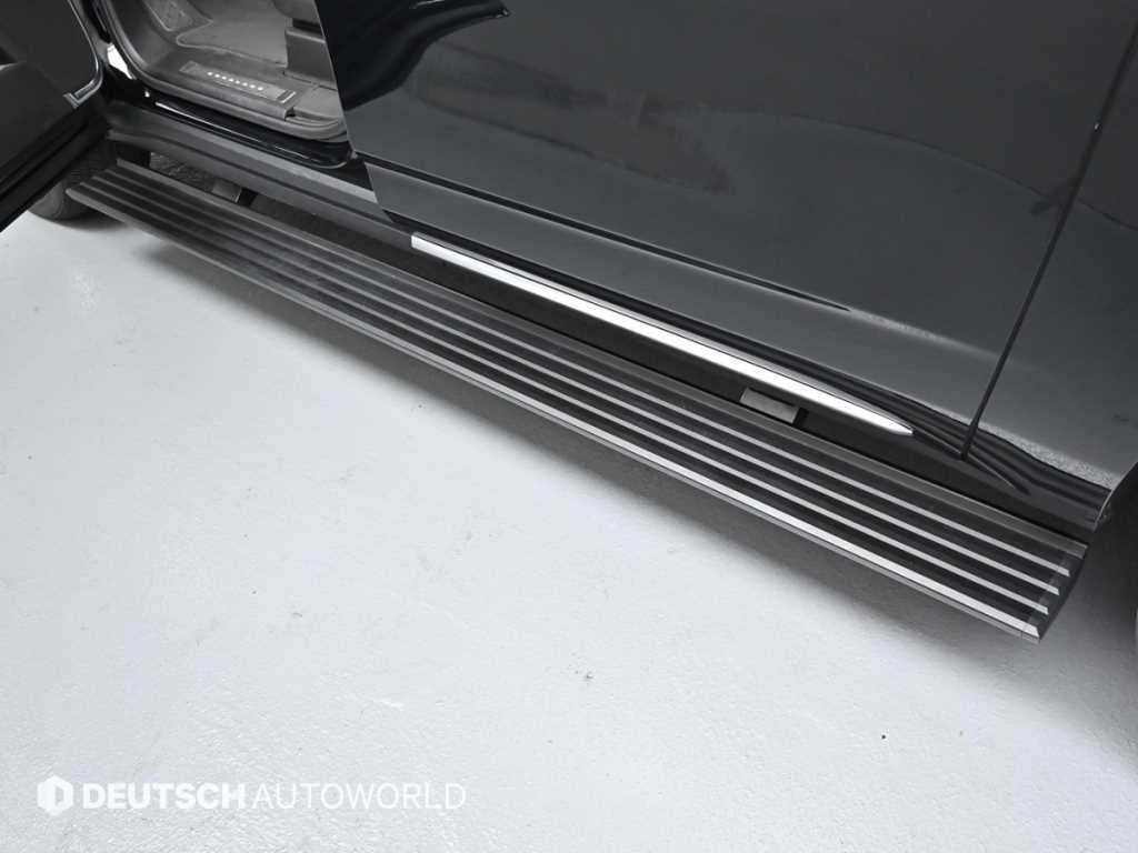 Cadillac Escalade — photo 16