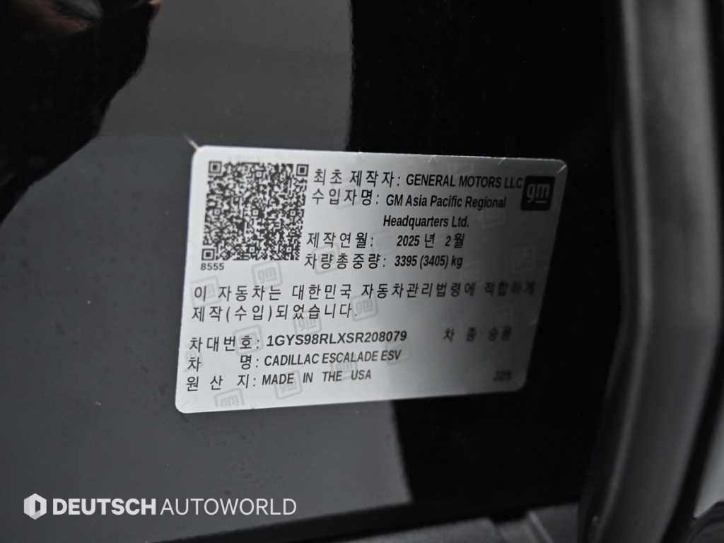 Cadillac Escalade — photo 20