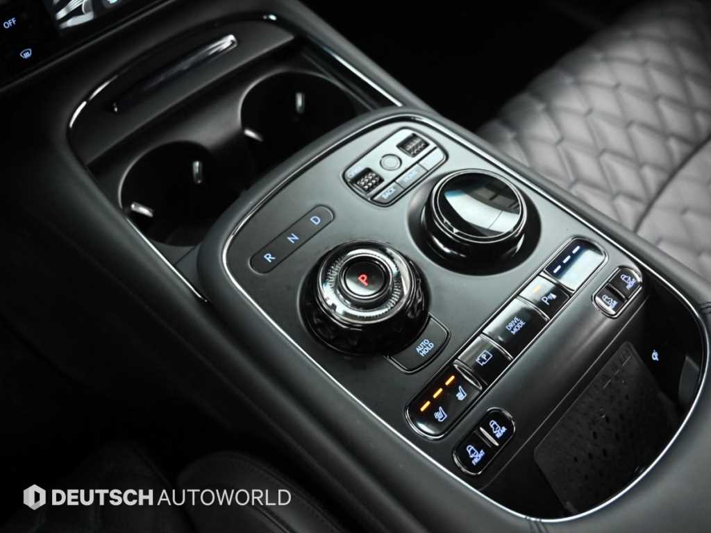 Genesis G90 — photo 09