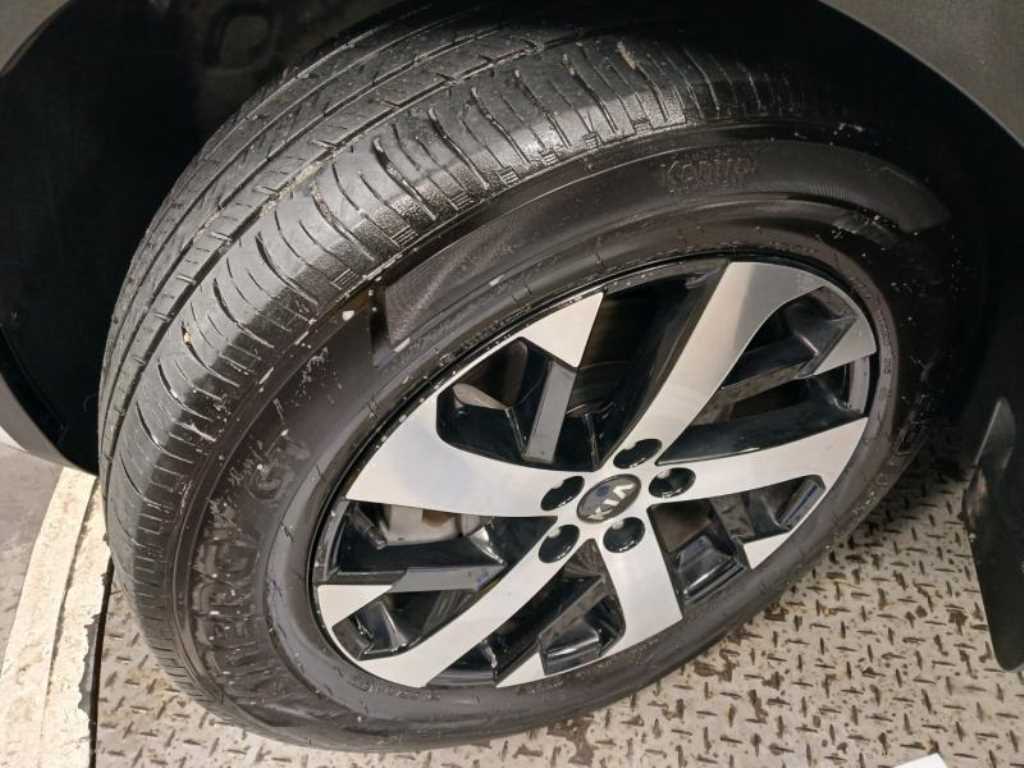 Kia Sorento — photo 20