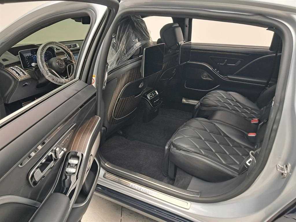 Mercedes-Benz S-Class — photo 12