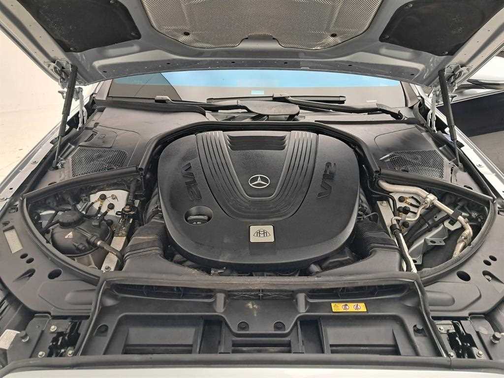 Mercedes-Benz S-Class — photo 19