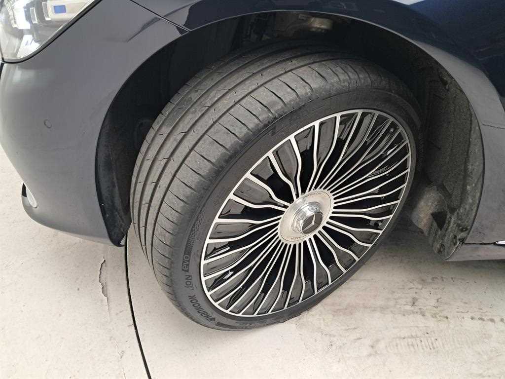 Mercedes-Benz S-Class — photo 20