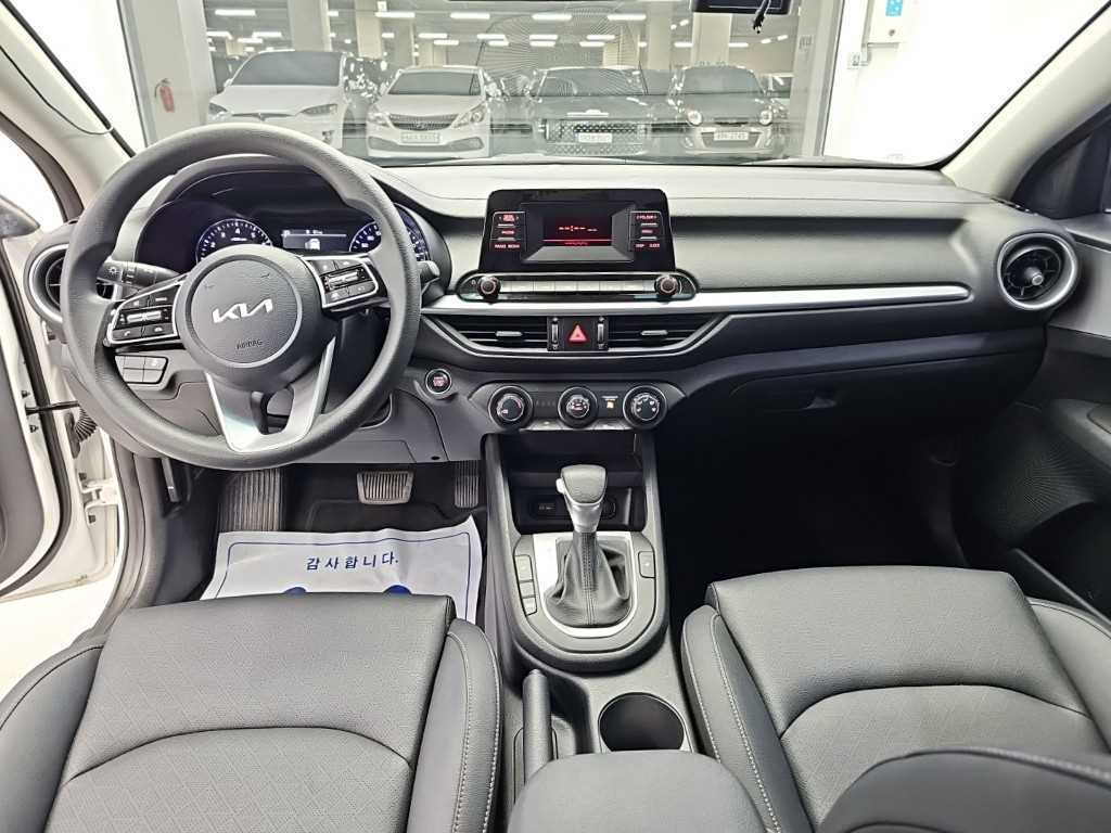 Kia K3 — photo 09