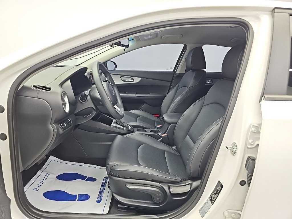 Kia K3 — photo 12
