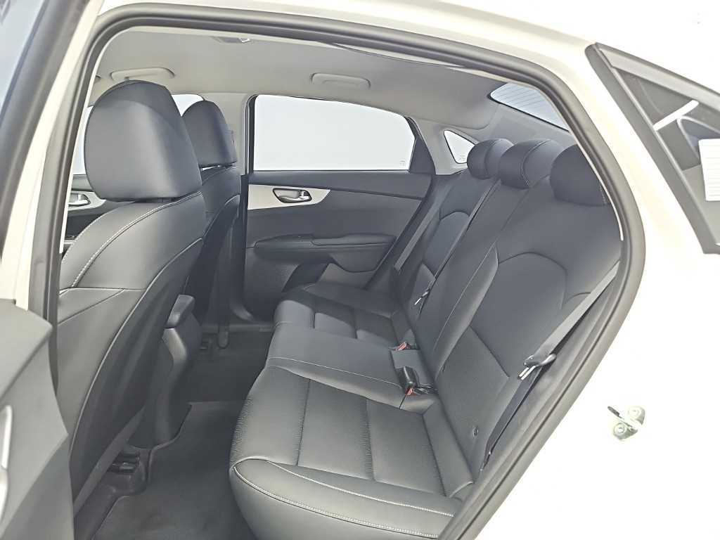 Kia K3 — photo 13