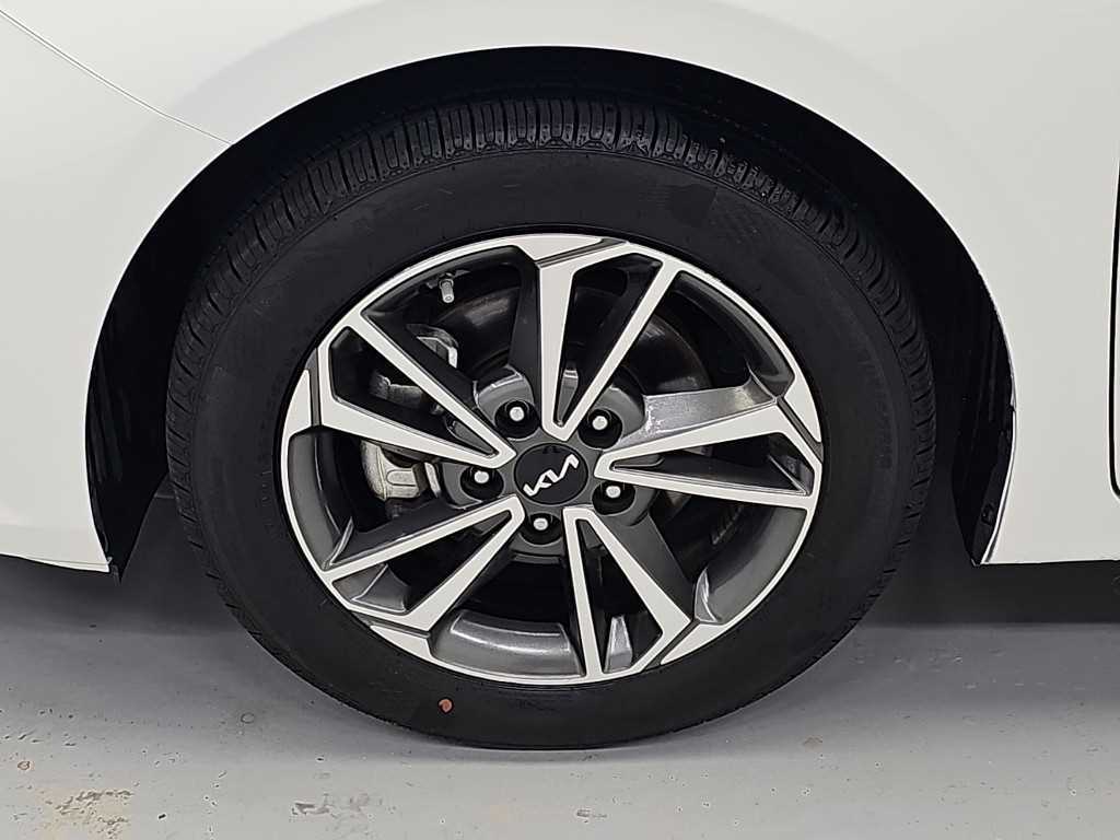 Kia K3 — photo 19