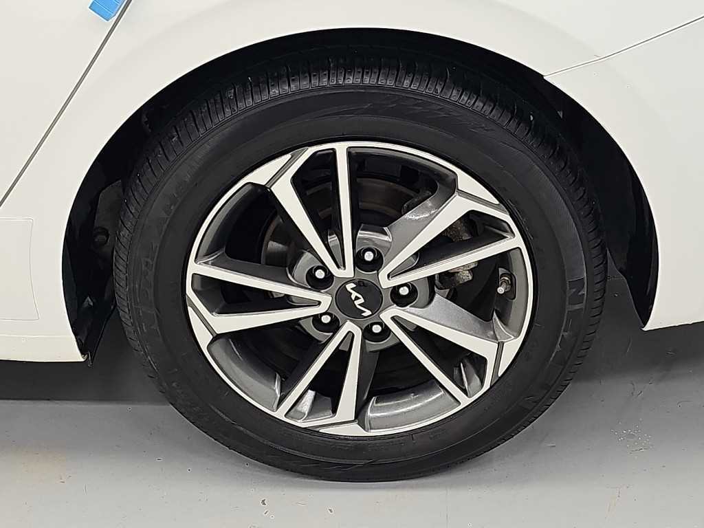 Kia K3 — photo 20