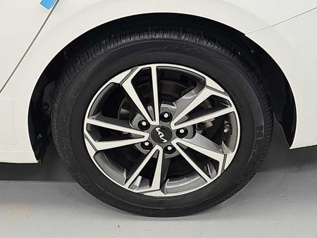 Kia K3 — photo 20