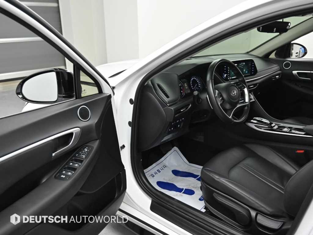 Hyundai Sonata — photo 11