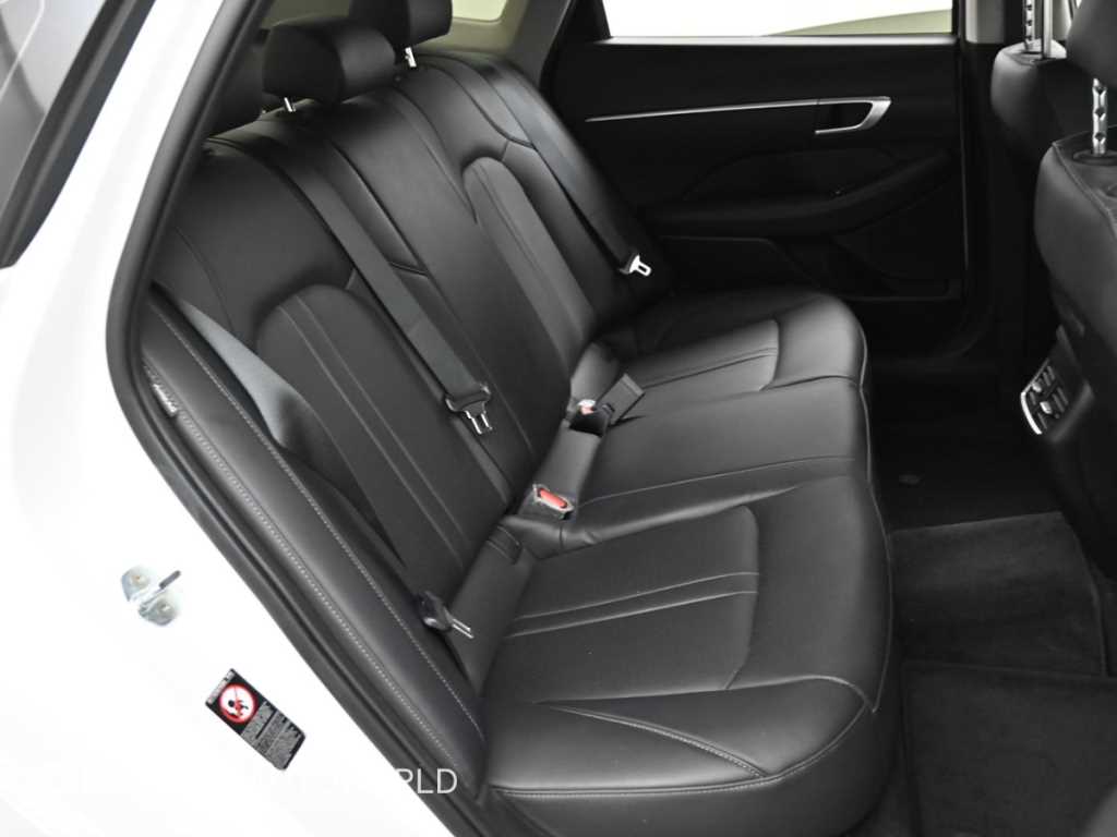 Hyundai Sonata — photo 12