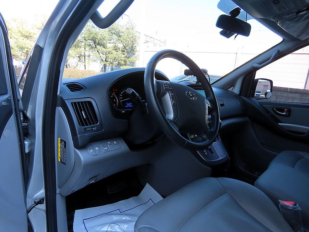 Hyundai Starex — photo 06