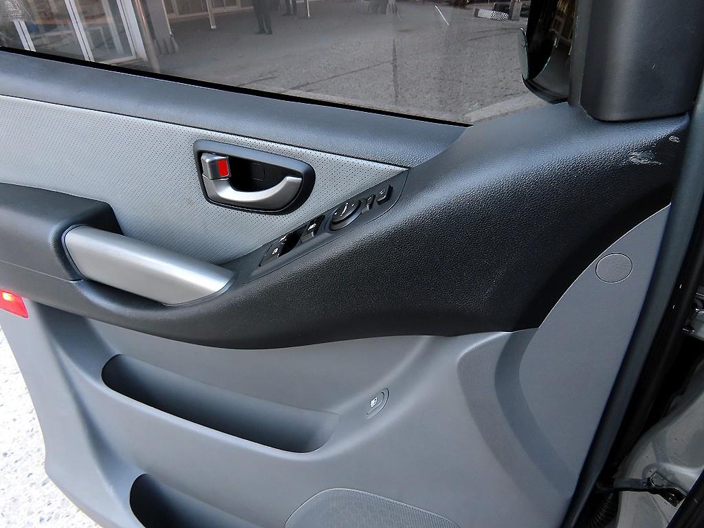 Hyundai Starex — photo 10