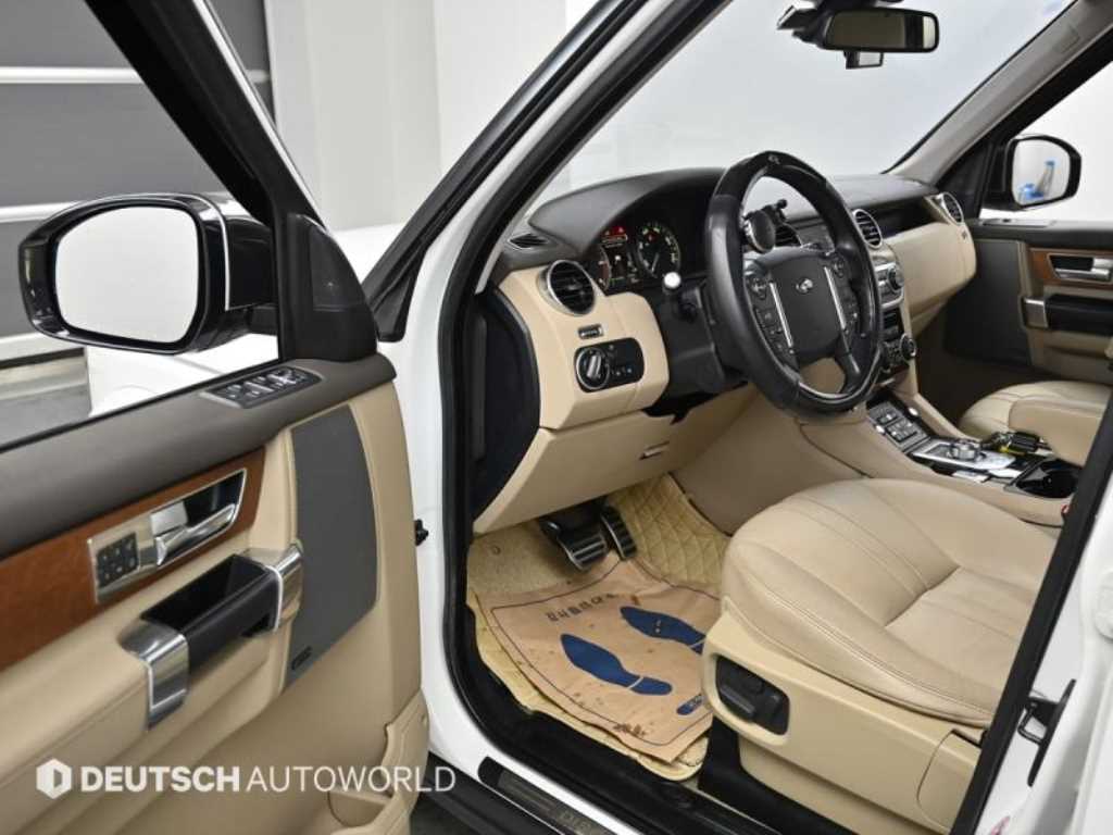 Land Rover Discovery — photo 11