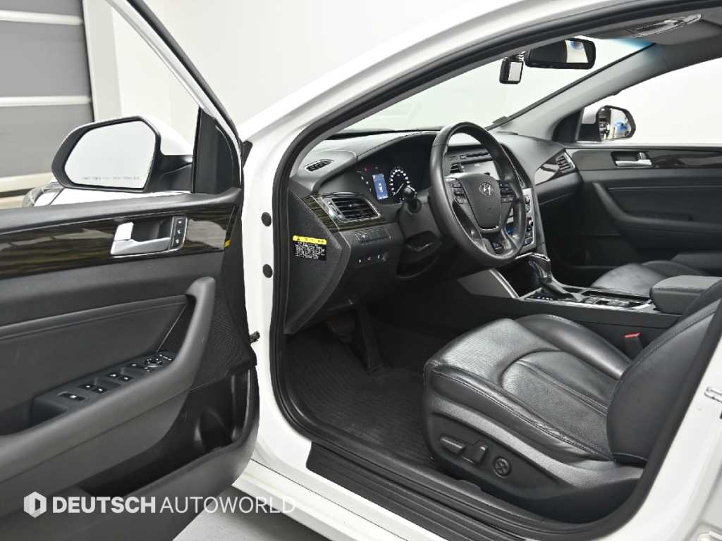 Hyundai Sonata — photo 11