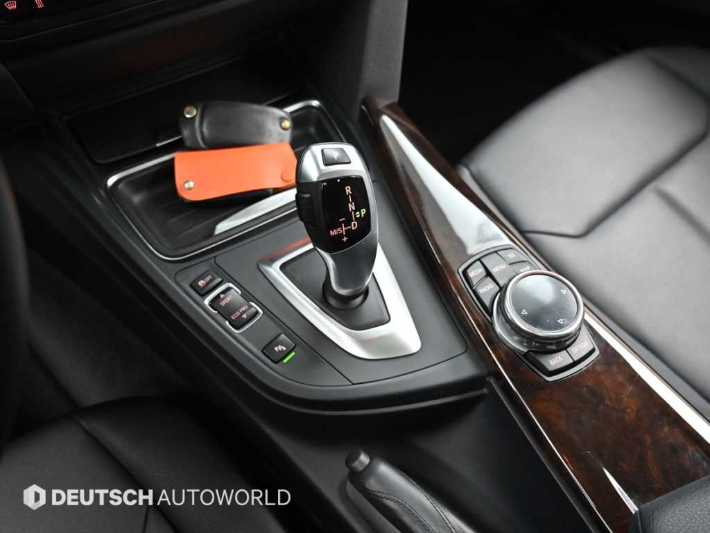 BMW 3-Series — photo 09