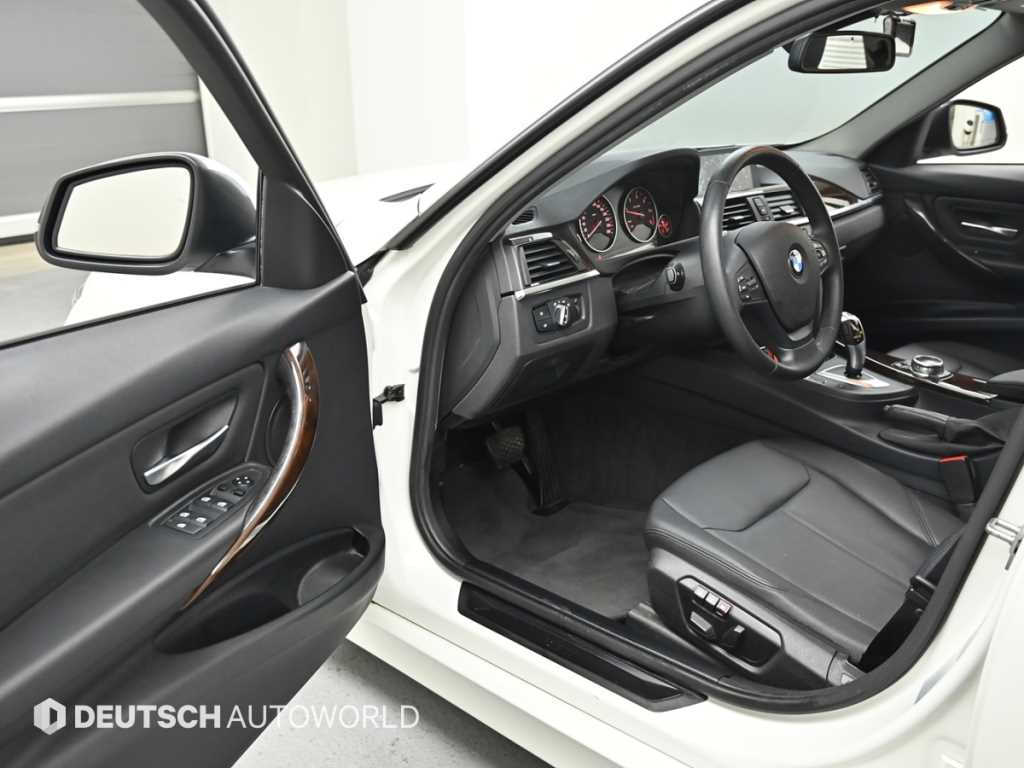 BMW 3-Series — photo 11