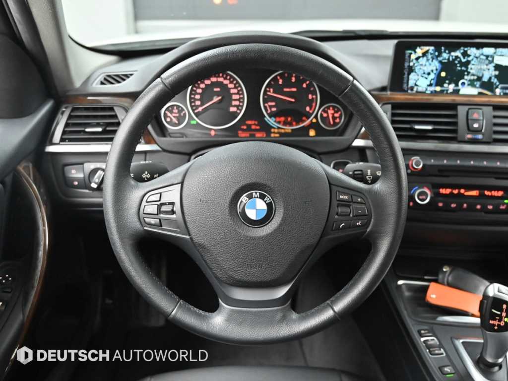 BMW 3-Series — photo 13