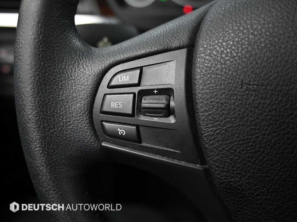 BMW 3-Series — photo 16
