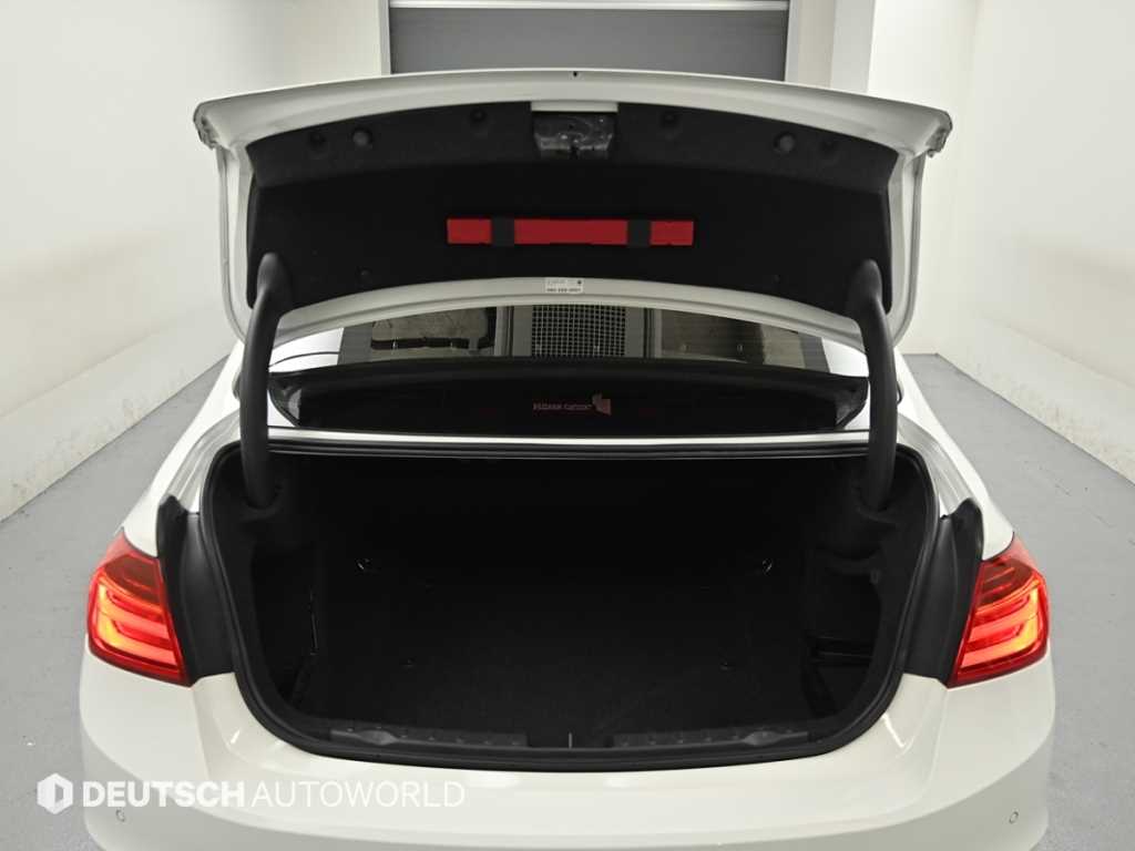BMW 3-Series — photo 19