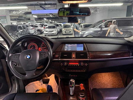 BMW X5 — photo 08