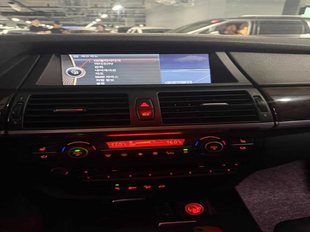 BMW X5 — photo 14