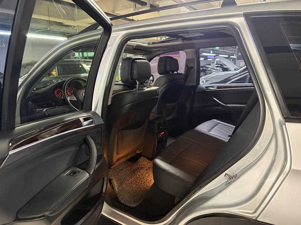 BMW X5 — photo 15