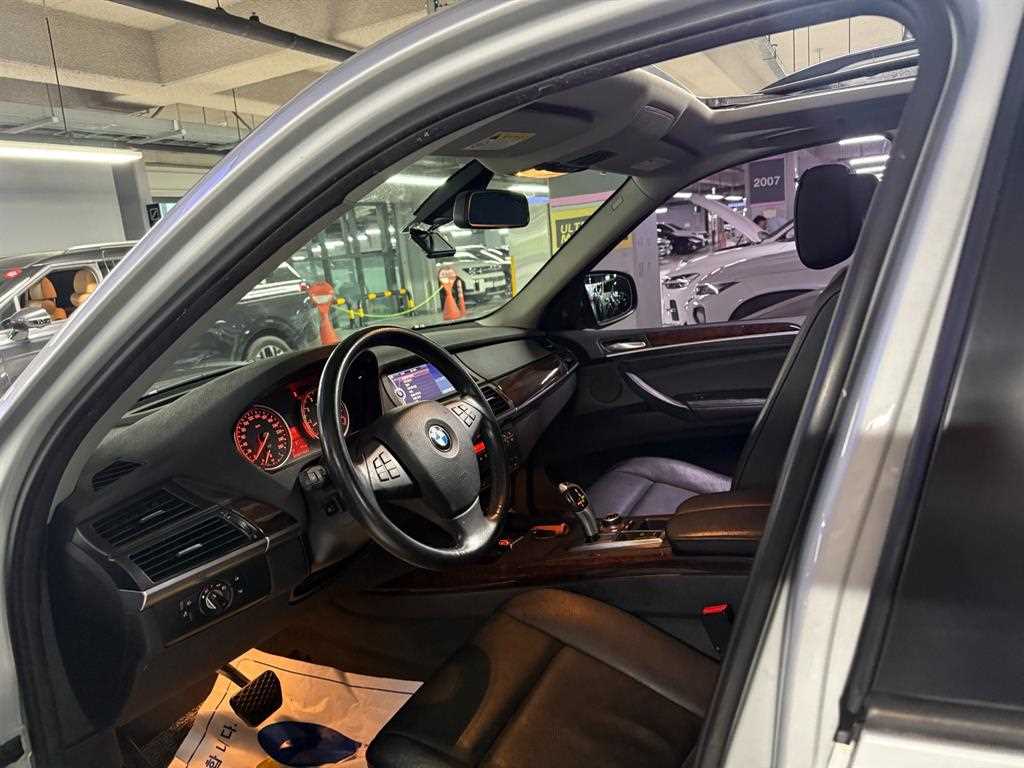 BMW X5 — photo 16