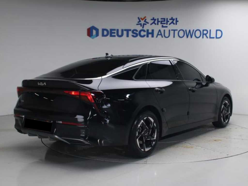 Kia K5 — photo 02