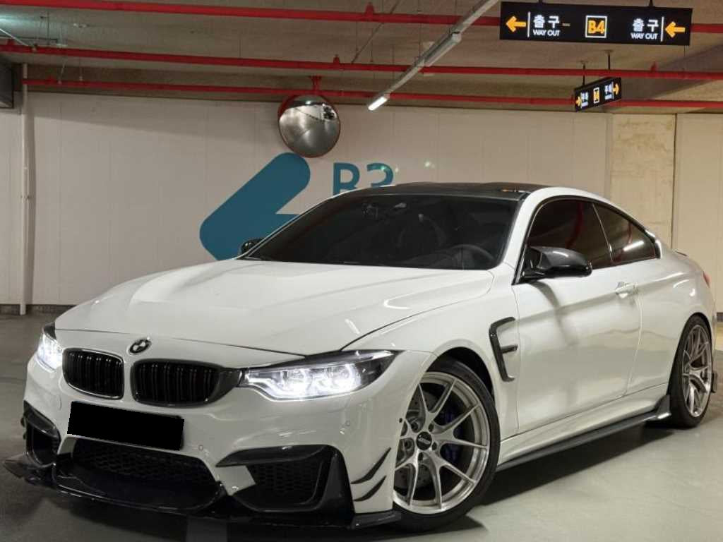 BMW M4 — photo 01