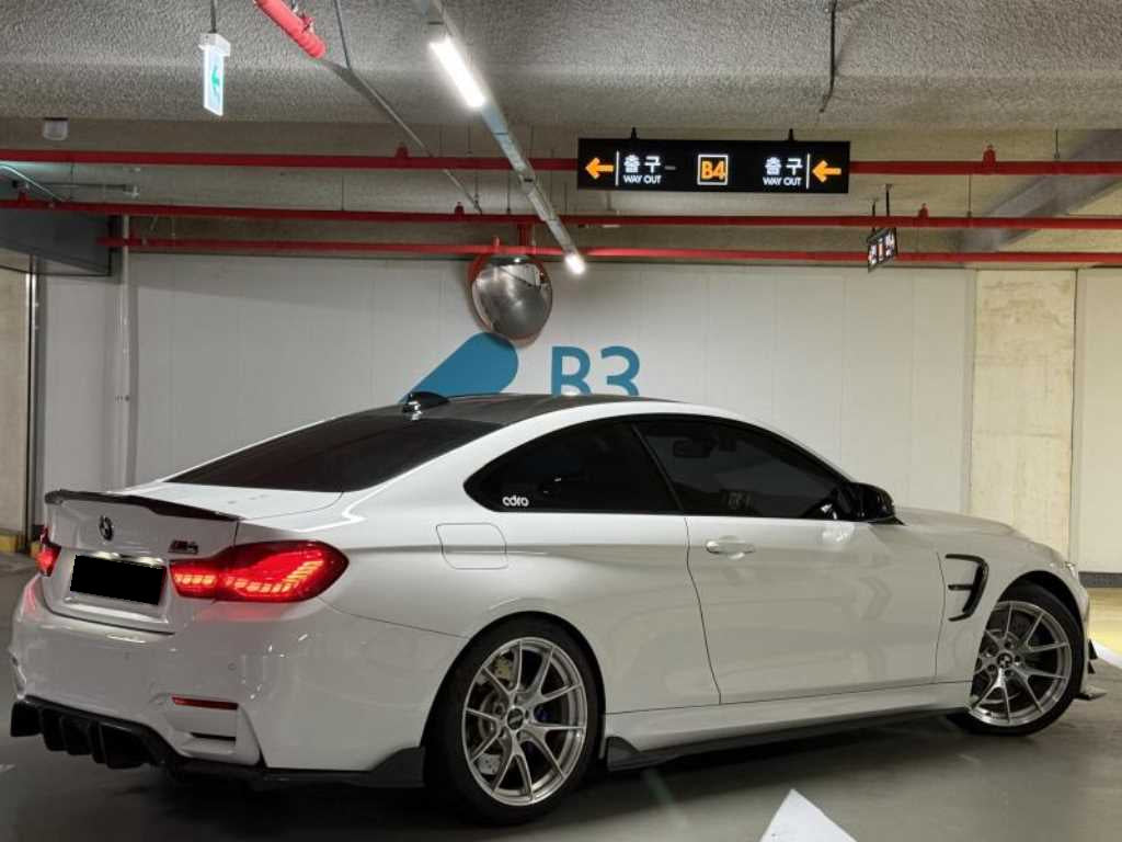 BMW M4 — photo 04