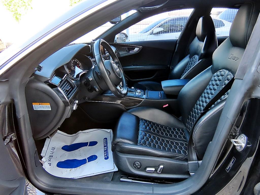 Audi RS7 — photo 05