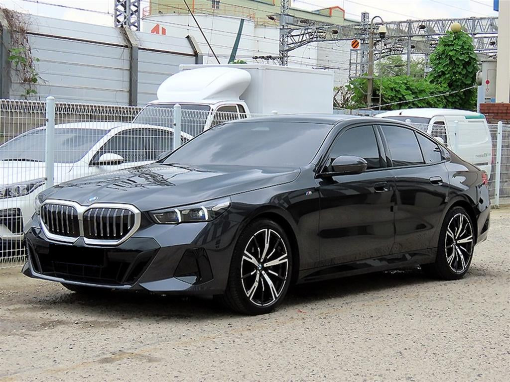 BMW 5-Series — photo 02