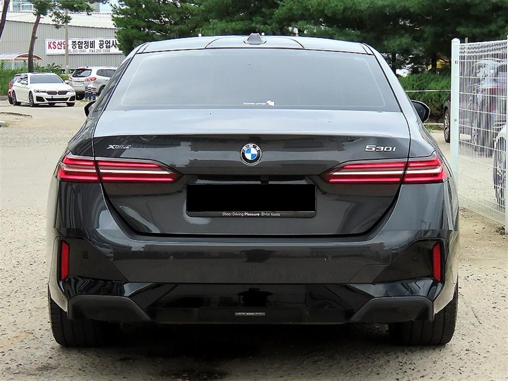 BMW 5-Series — photo 04