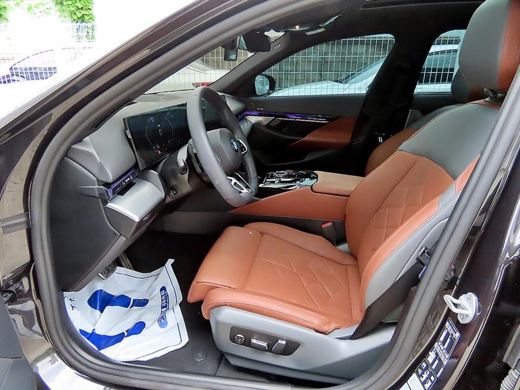 BMW 5-Series — photo 05