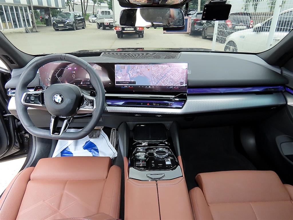 BMW 5-Series — photo 07
