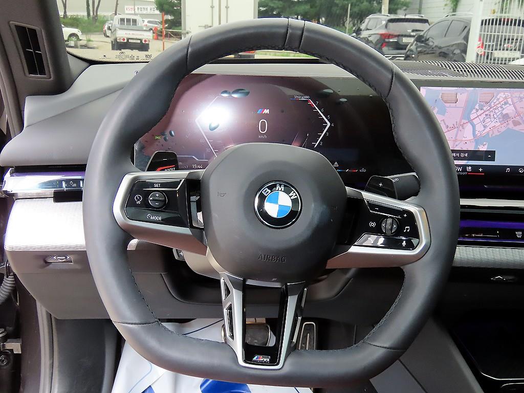 BMW 5-Series — photo 08