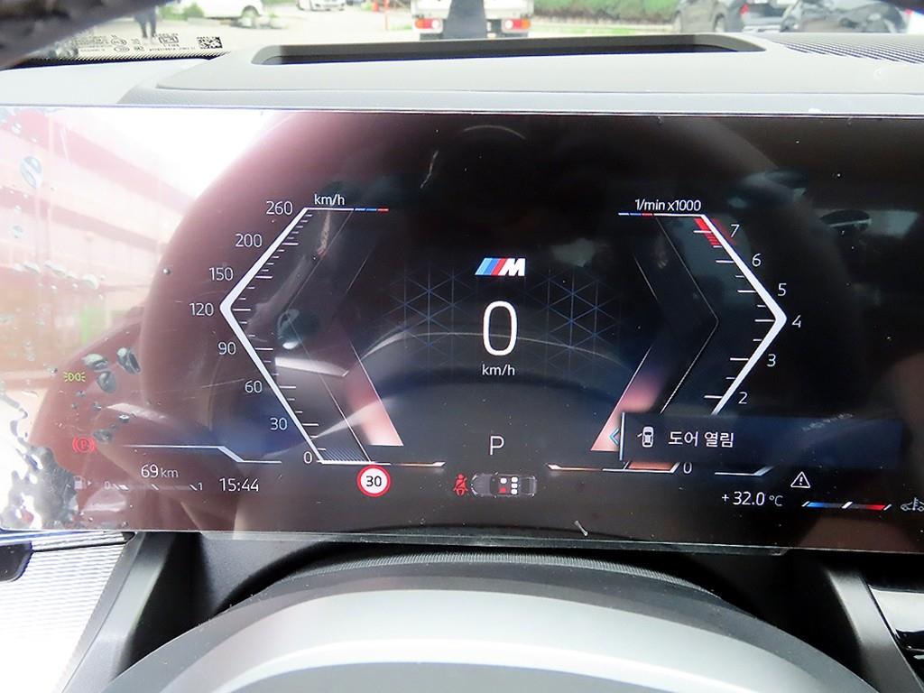 BMW 5-Series — photo 09