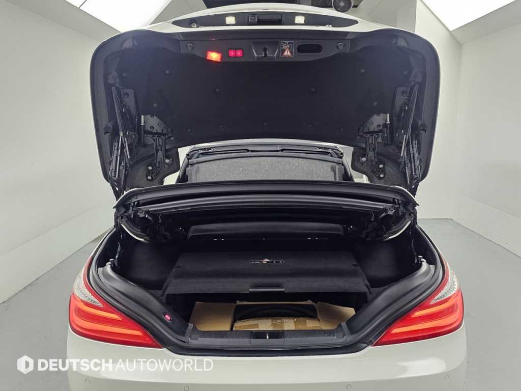 Mercedes-Benz SL-Class — photo 18